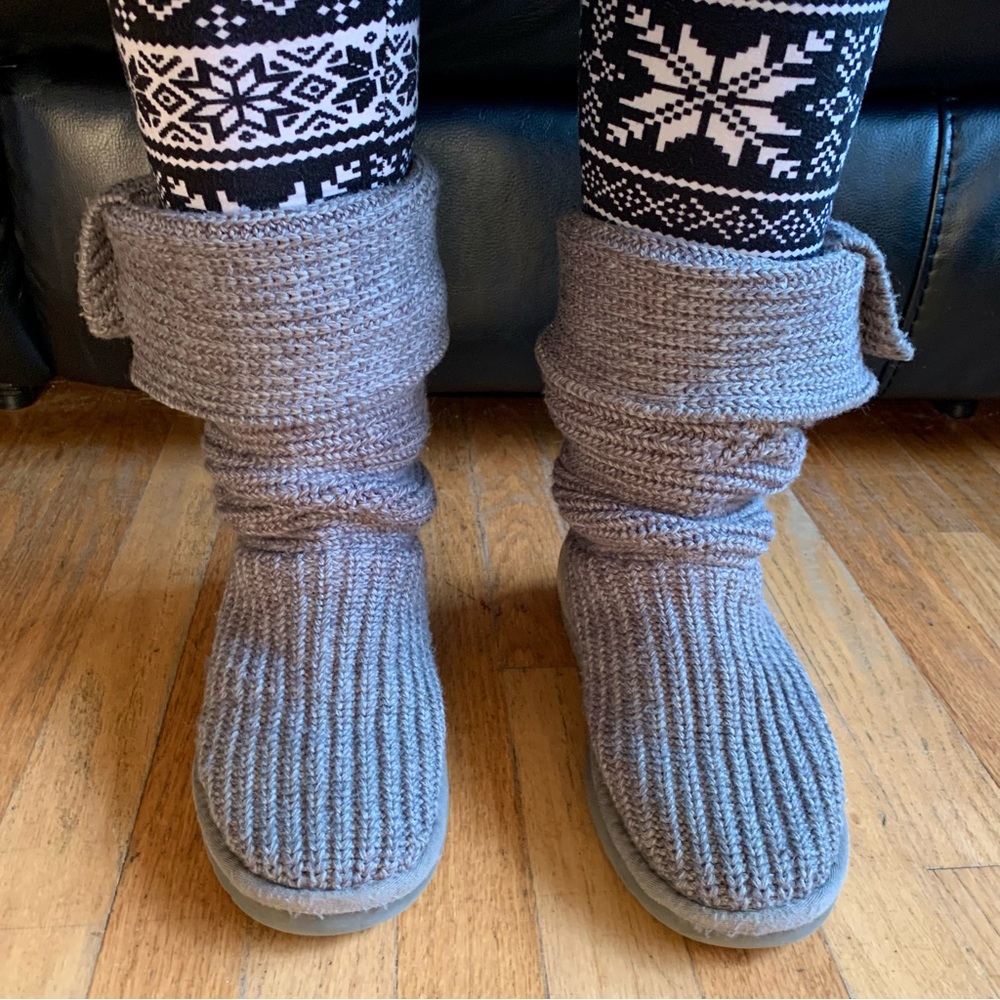 UGGS | Gray Tall Sweater Button Uggs | Size 8 🩶🖤 - Picture 7 of 14